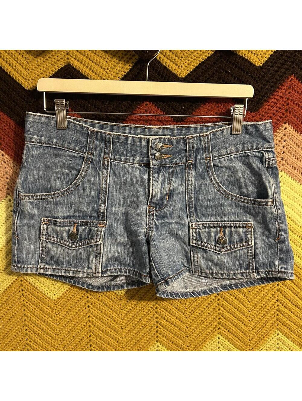 OLD NAVY CARGO DISTRESSED JEAN SHORT SHORTS SIZE 6 GRUNGE Y2K 2010 Low Rise